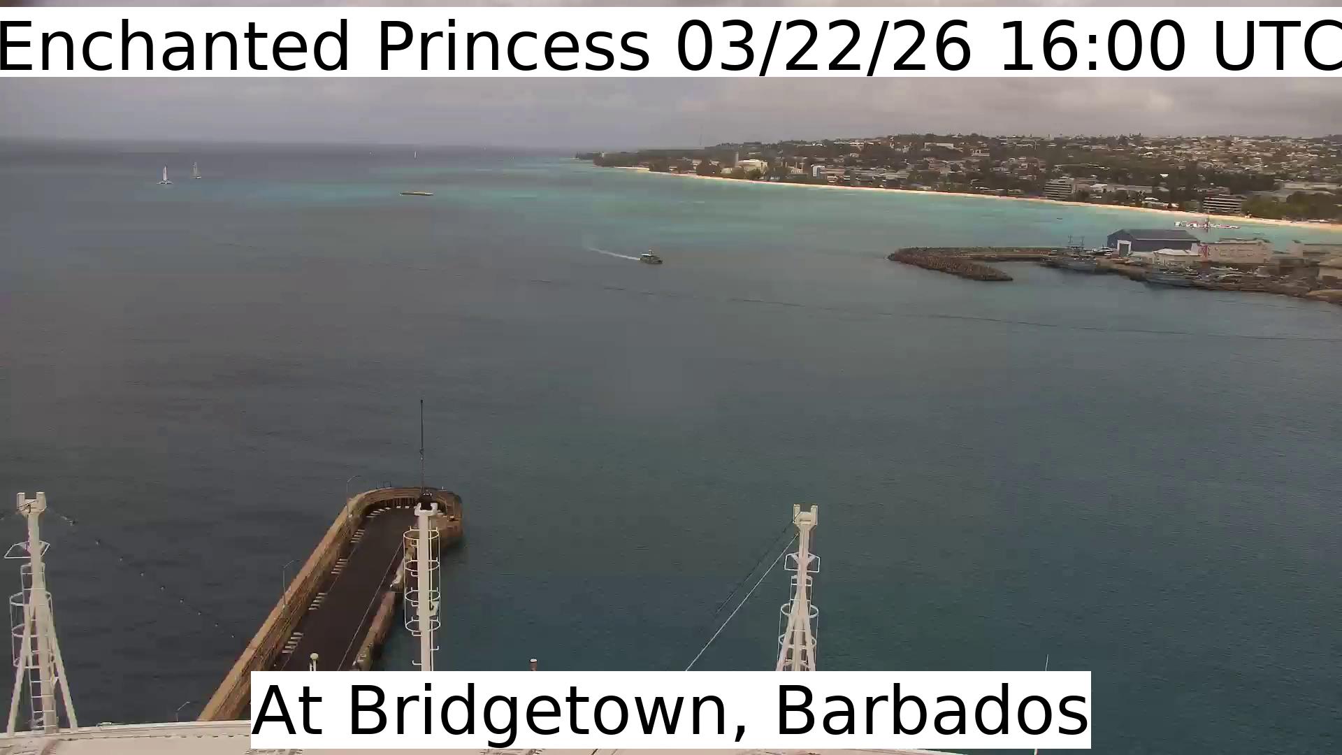 A live picture from the bridge of the Enchanted Princess