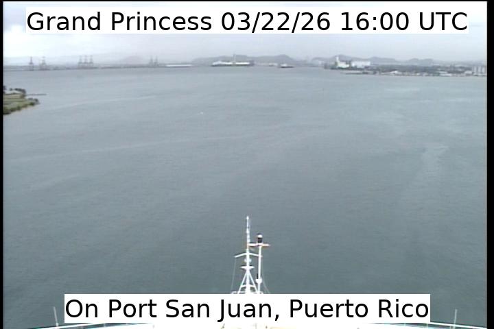 A live picture from the bridge of the Grand Princess